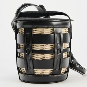 🆕 ZARA Crossbody Bucket Bag